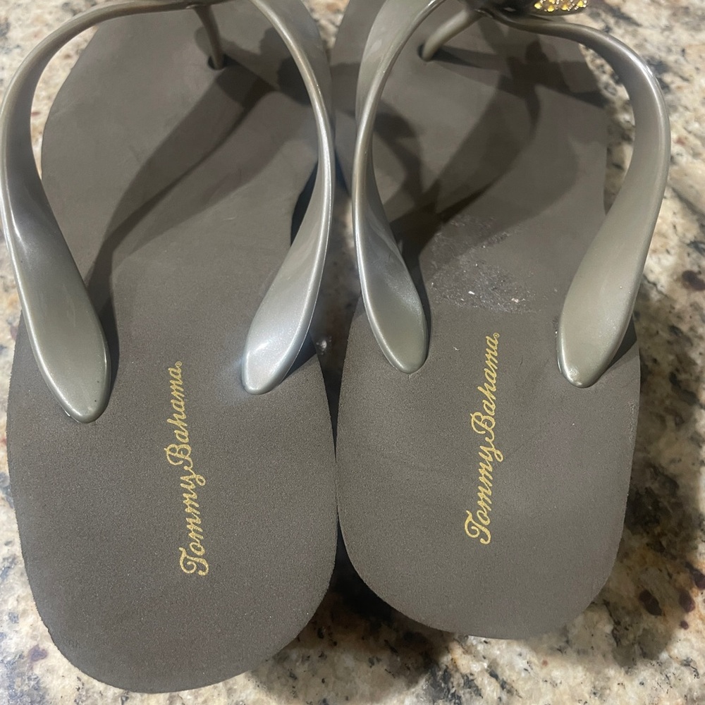 Tommy Bahama Gray Flip Flops with Gold Starfish Rhinestones - Picture 3 of 6